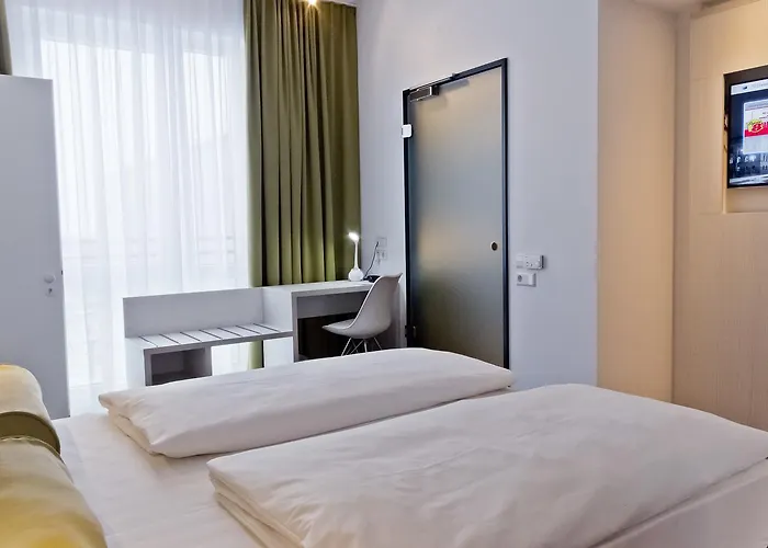 Super 8 By Wyndham Munich City West
