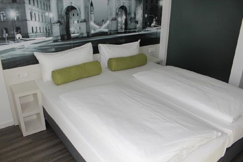 Super 8 By Wyndham West 3* München