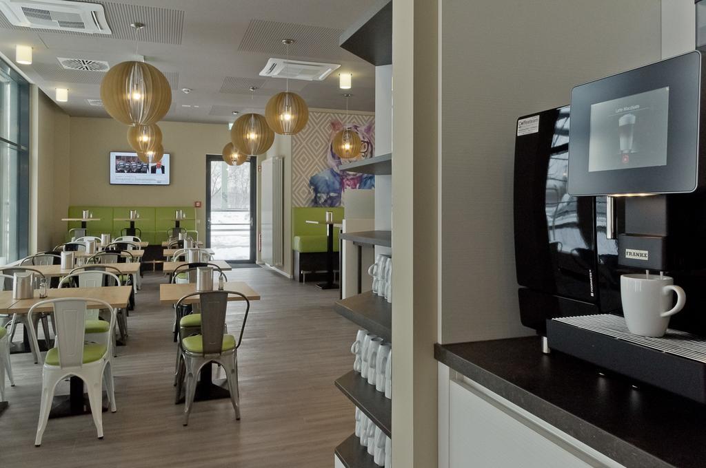 Super 8 By Wyndham West Hotel 3*