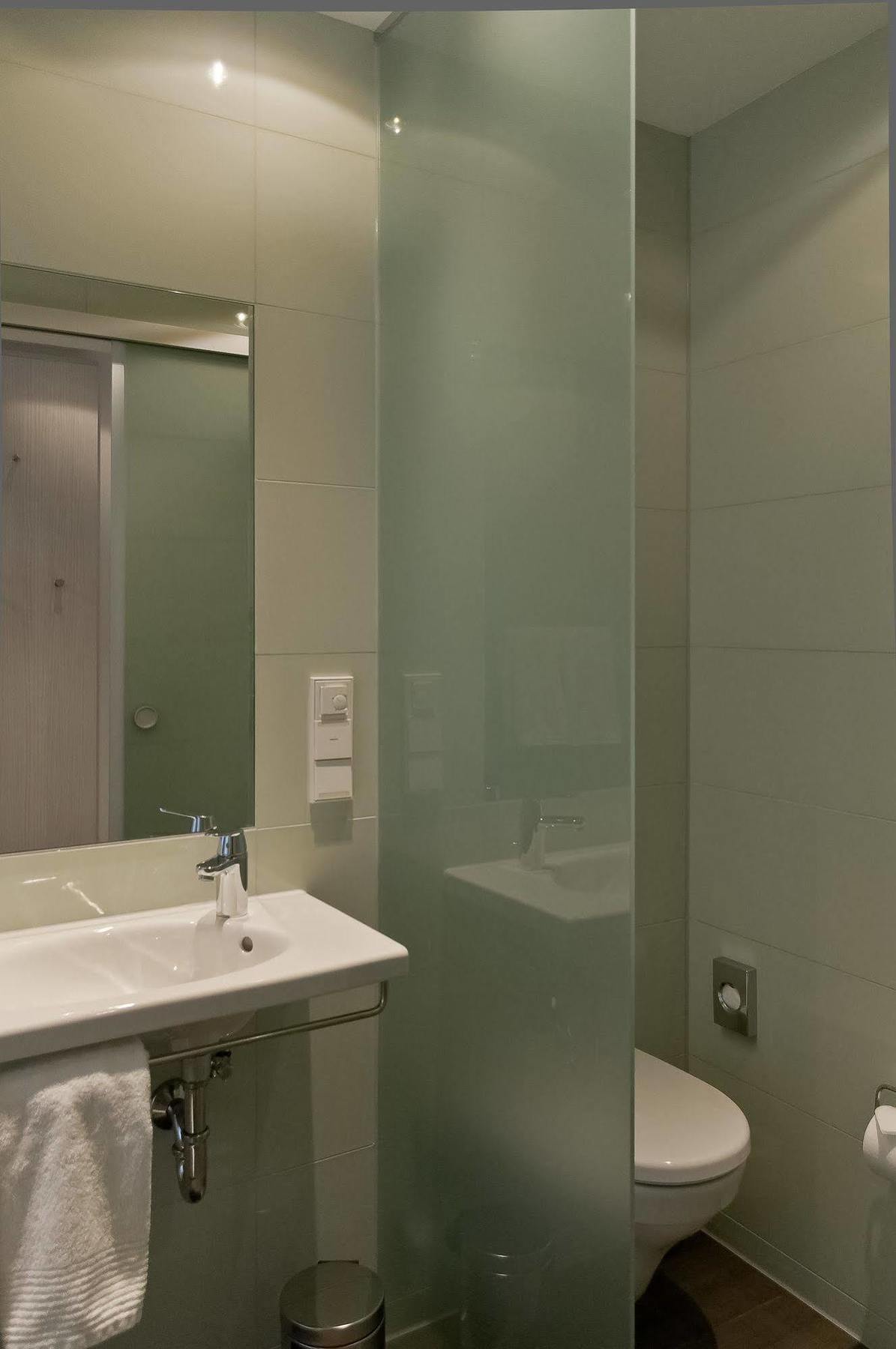 Super 8 By Wyndham West Hotel Munich